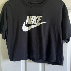 NWOT Nike Black Cropped T-Shirt